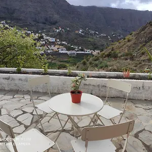 https://la-barsonera-hermigua.in-canary-islands.com